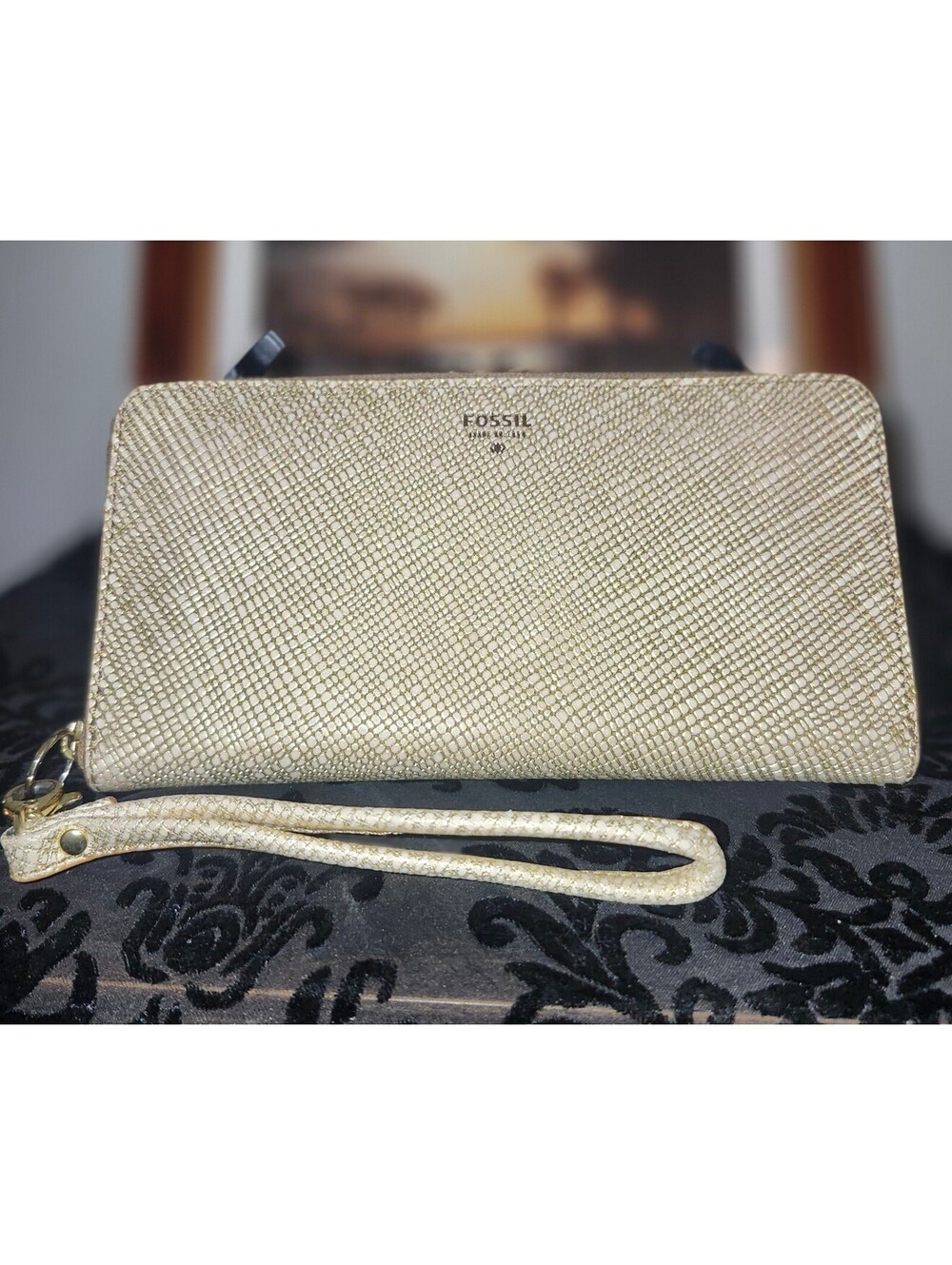 Fossil Sydney Zip around clutch wallet with removable strap